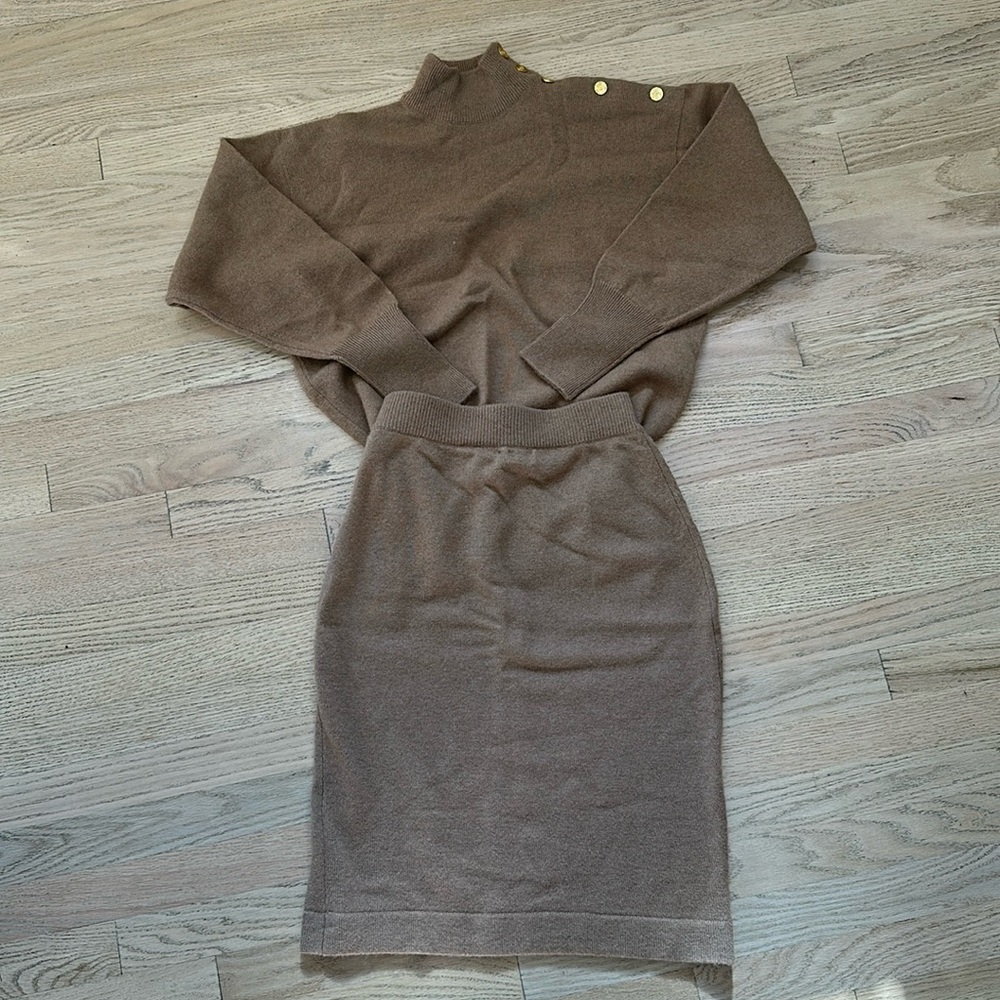 Elegant Brown Women's Sweater Set